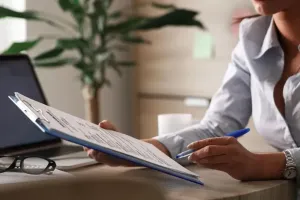 Ubezpieczenie dla cudzoziemca pracującego w Polsce - jak wybrać?