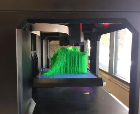 proces drukowania na drukarce 3D