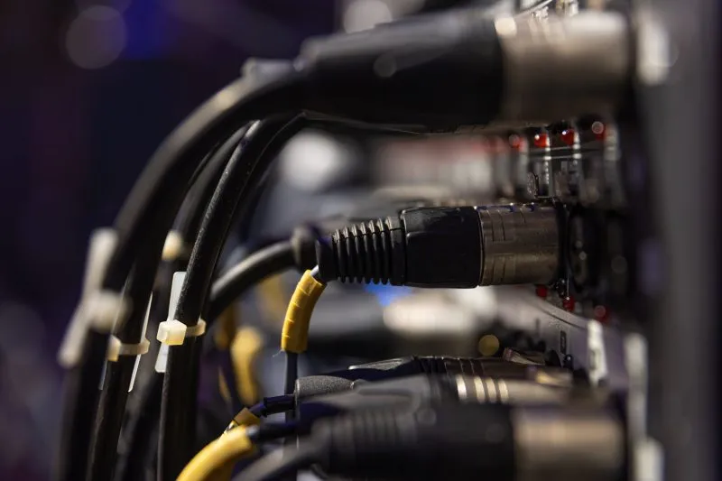 Tajniki wysokiej jakości przewodów audio: Jak materiały i konstrukcja wpływają na sygnał?