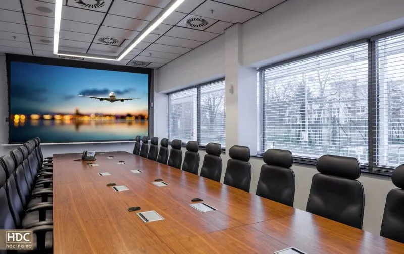 Nagłośnienie sali konferencyjnej - jaki system nagłaśniający wybrać?