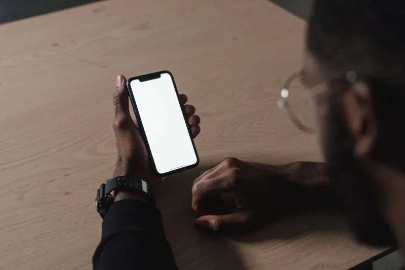 Iphone Refurbished - czy warto kupić telefon powystawowy?